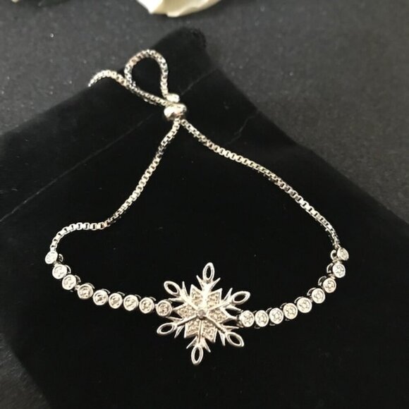 NWT Macys Snowflake Adjustable Silver Bolo Bracelet with Cubic Zirconia Accents - Picture 1 of 7